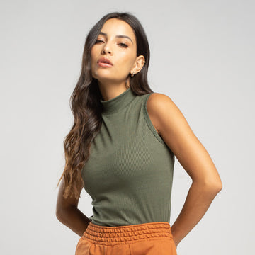Estilo e Conforto: Desvendando a Elegância da Blusa Regata Feminina Canelada de Gola Alta