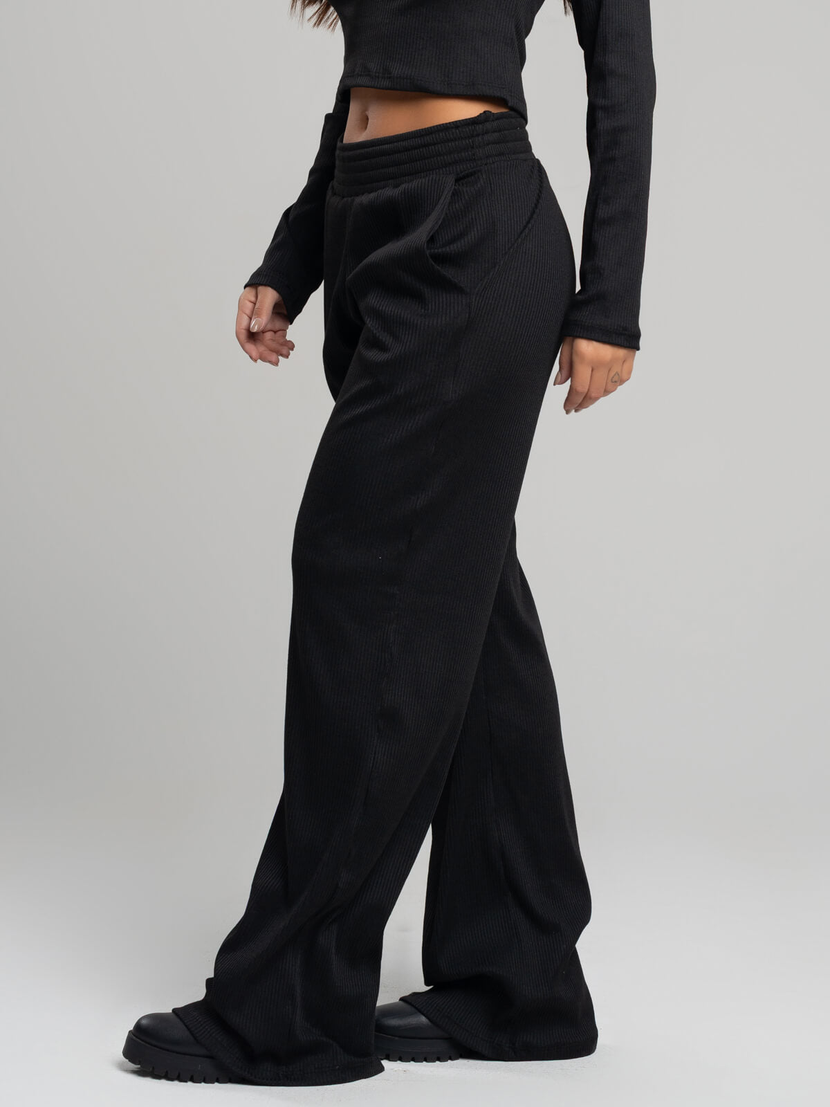 Calça Pantalona Wide Leg Canelada Preto - Vicbela