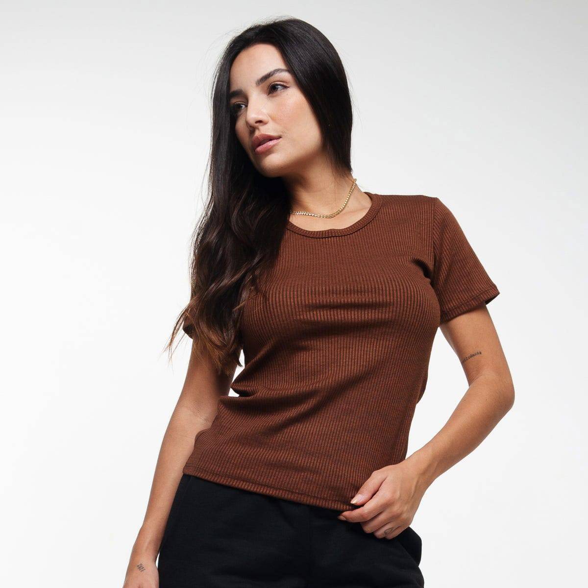 Blusa Manga Curta Canelada Marrom - Vicbela