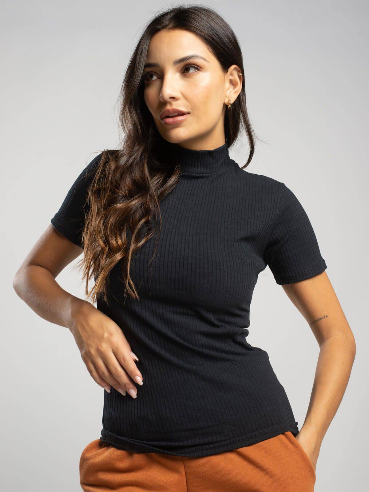 Blusa Manga Curta Gola Alta Canelada Preto - Vicbela