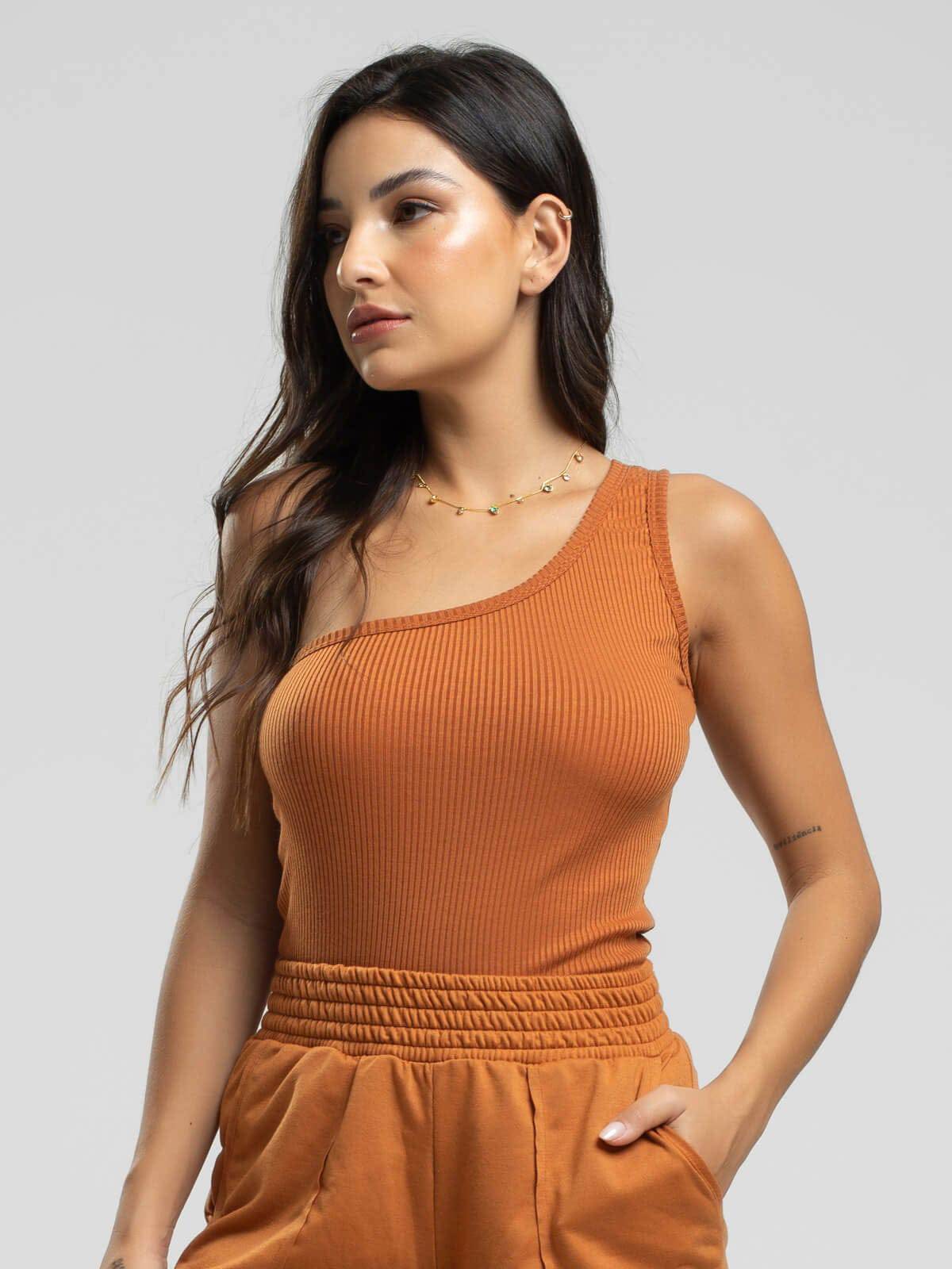 Camiseta Regata Canelado Um Ombro Só Terracota - Vicbela