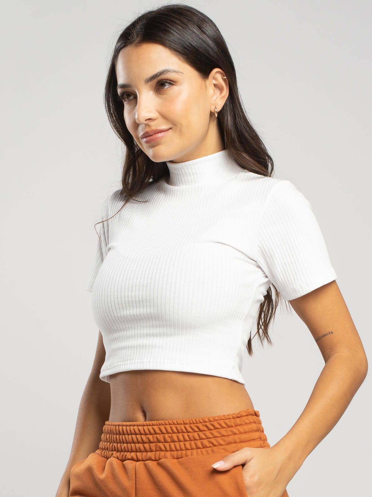 Cropped Gola Alta Manga Curta Branco - Vicbela