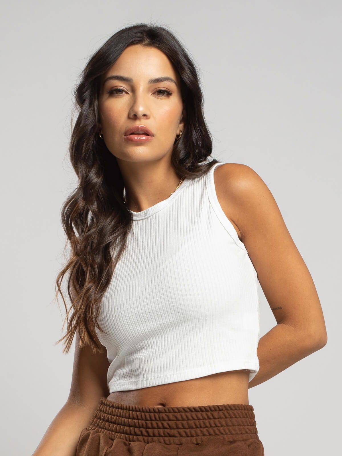 Cropped Regata Canelado Branco - Vicbela