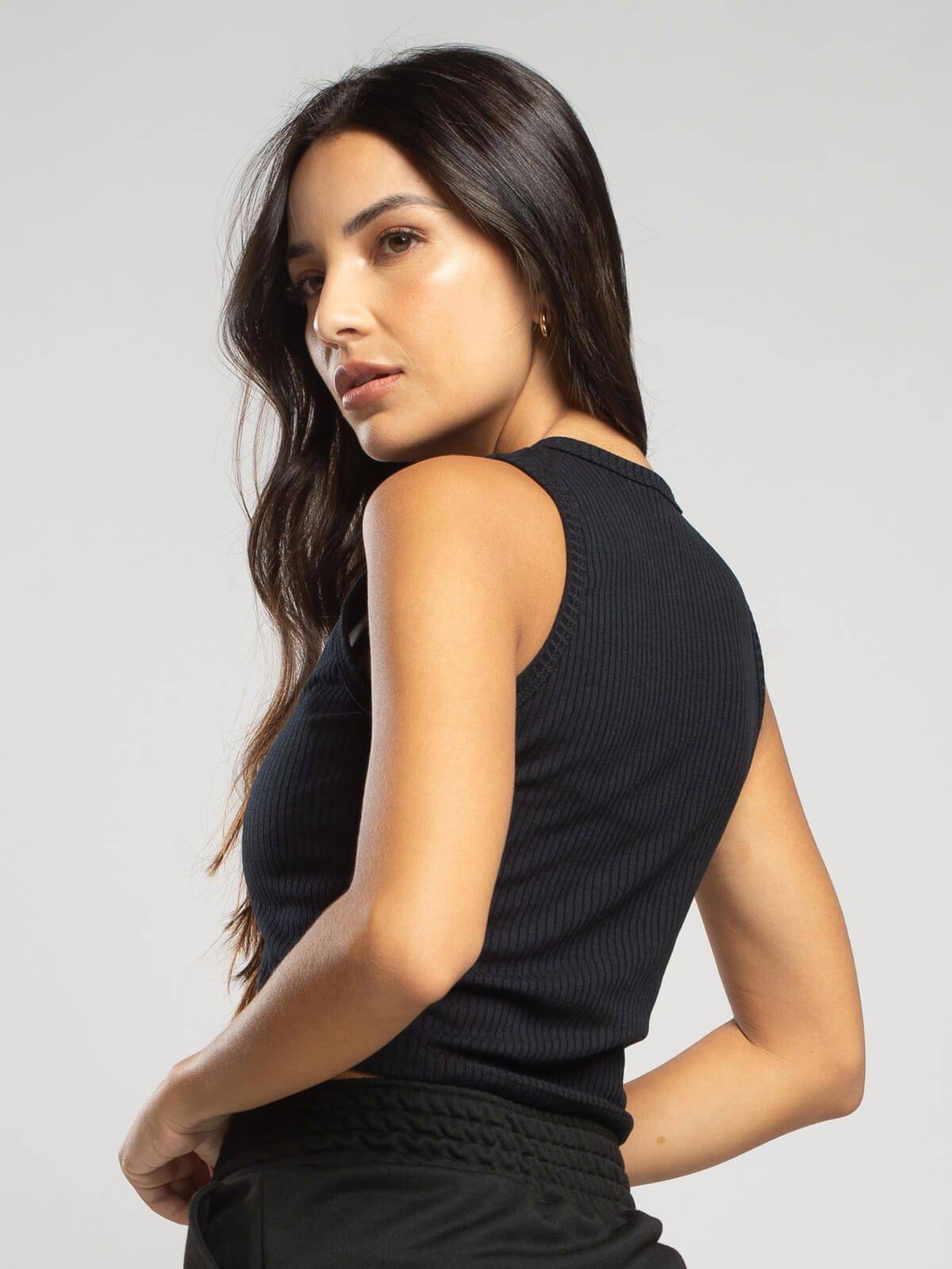 Cropped Regata Canelado Preto - Vicbela