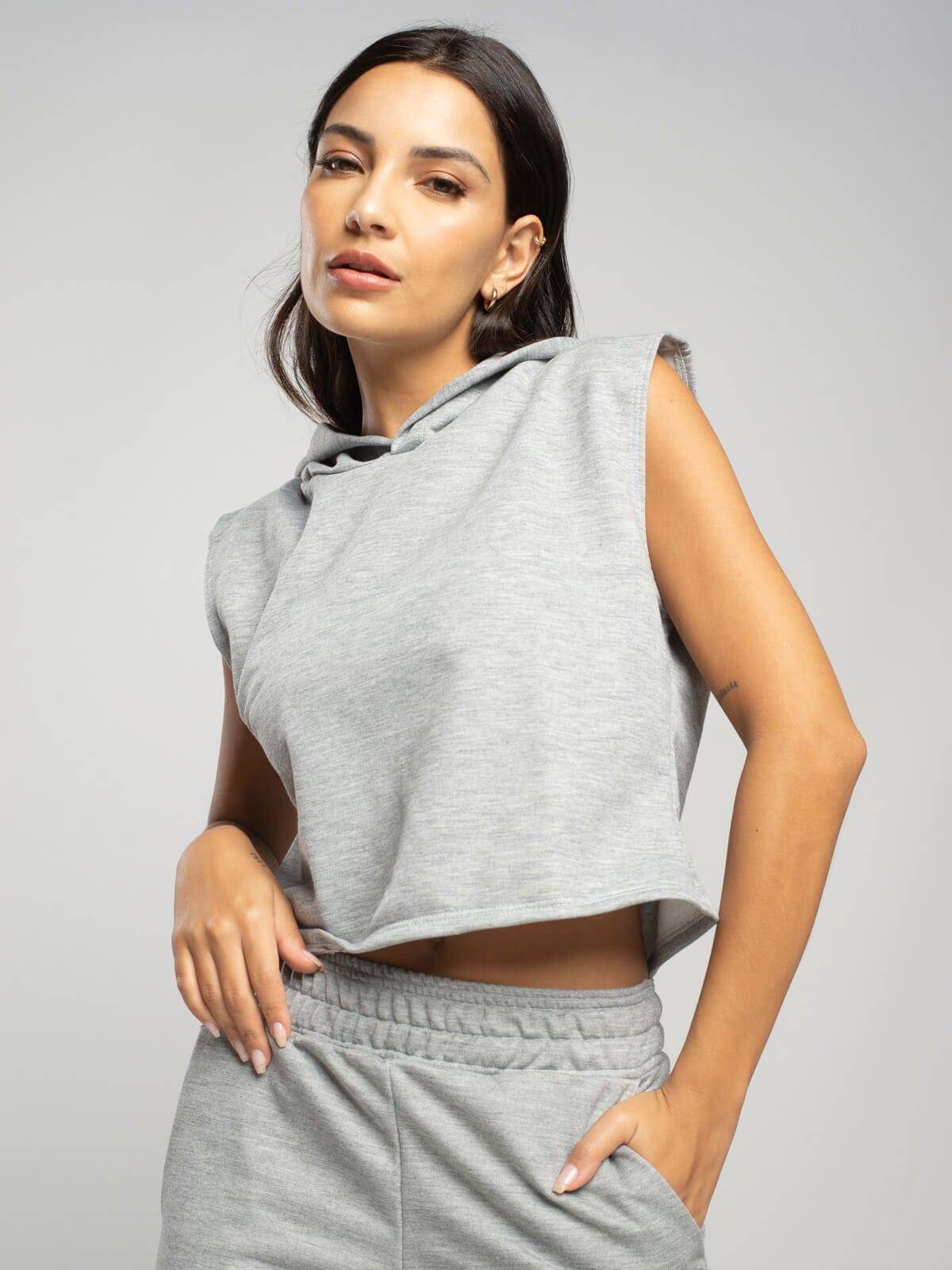 Cropped Regata Com Capuz Cinza - Vicbela