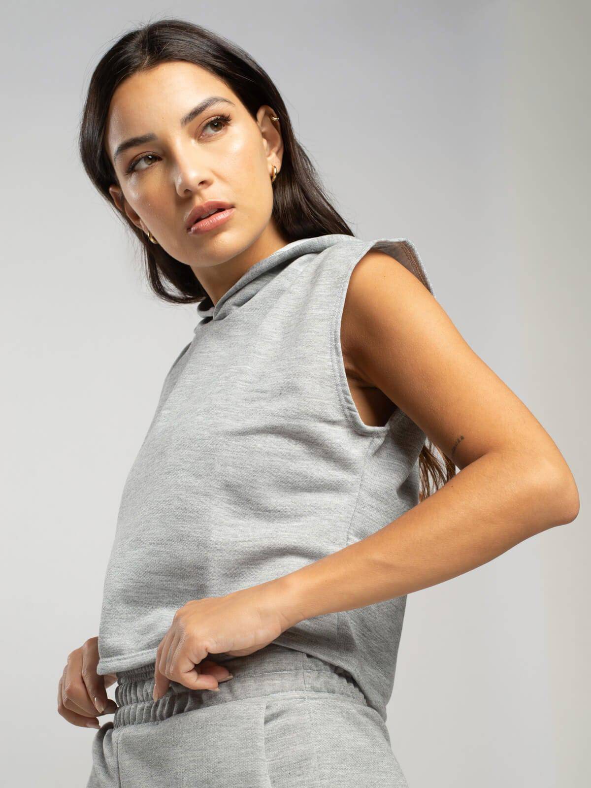 Cropped Regata Com Capuz Cinza - Vicbela