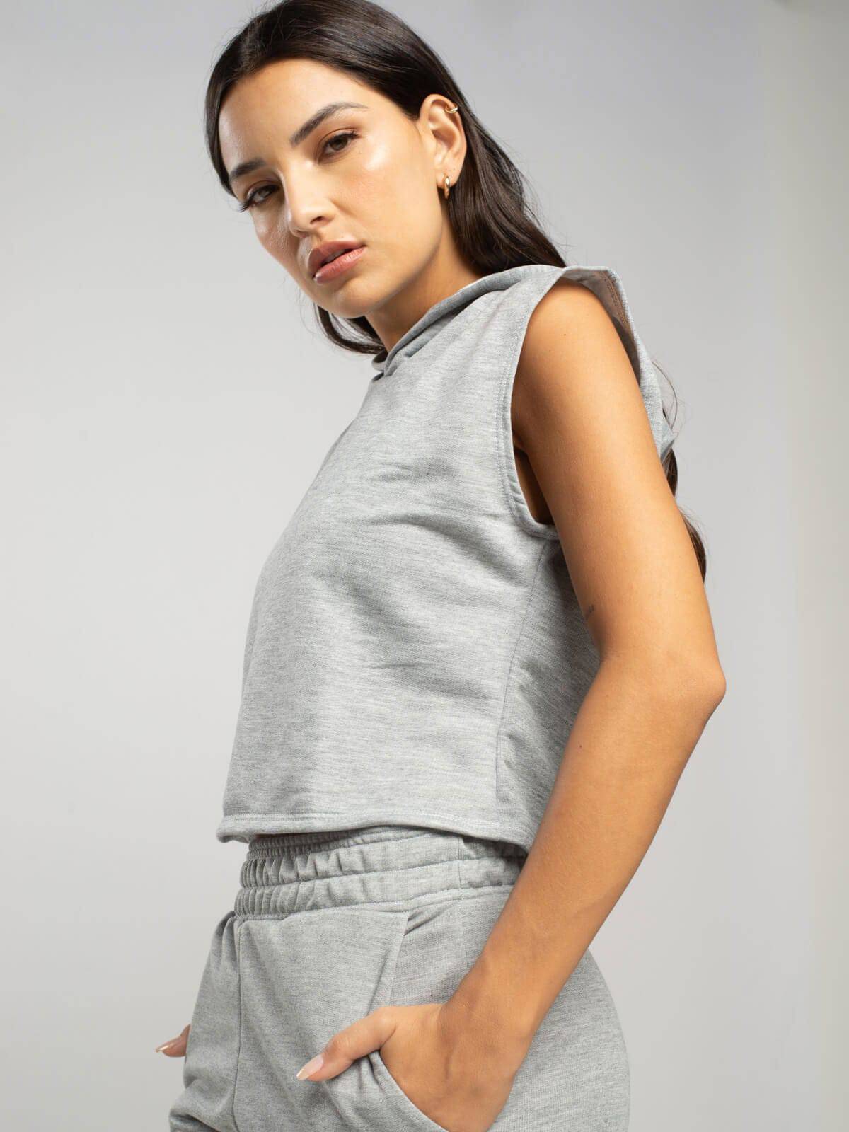 Cropped Regata Com Capuz Cinza - Vicbela