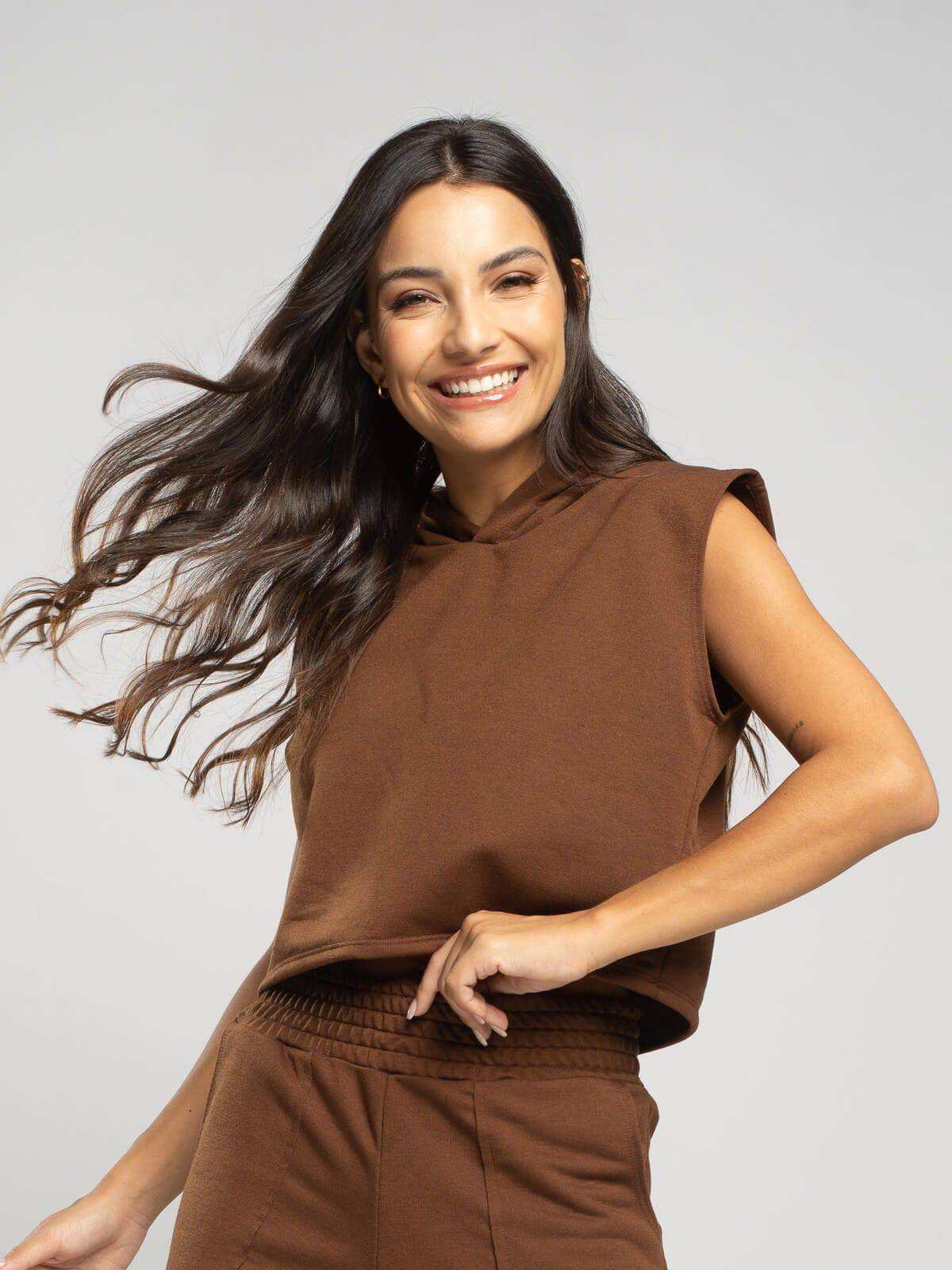 Cropped Regata Com Capuz Marrom - Vicbela