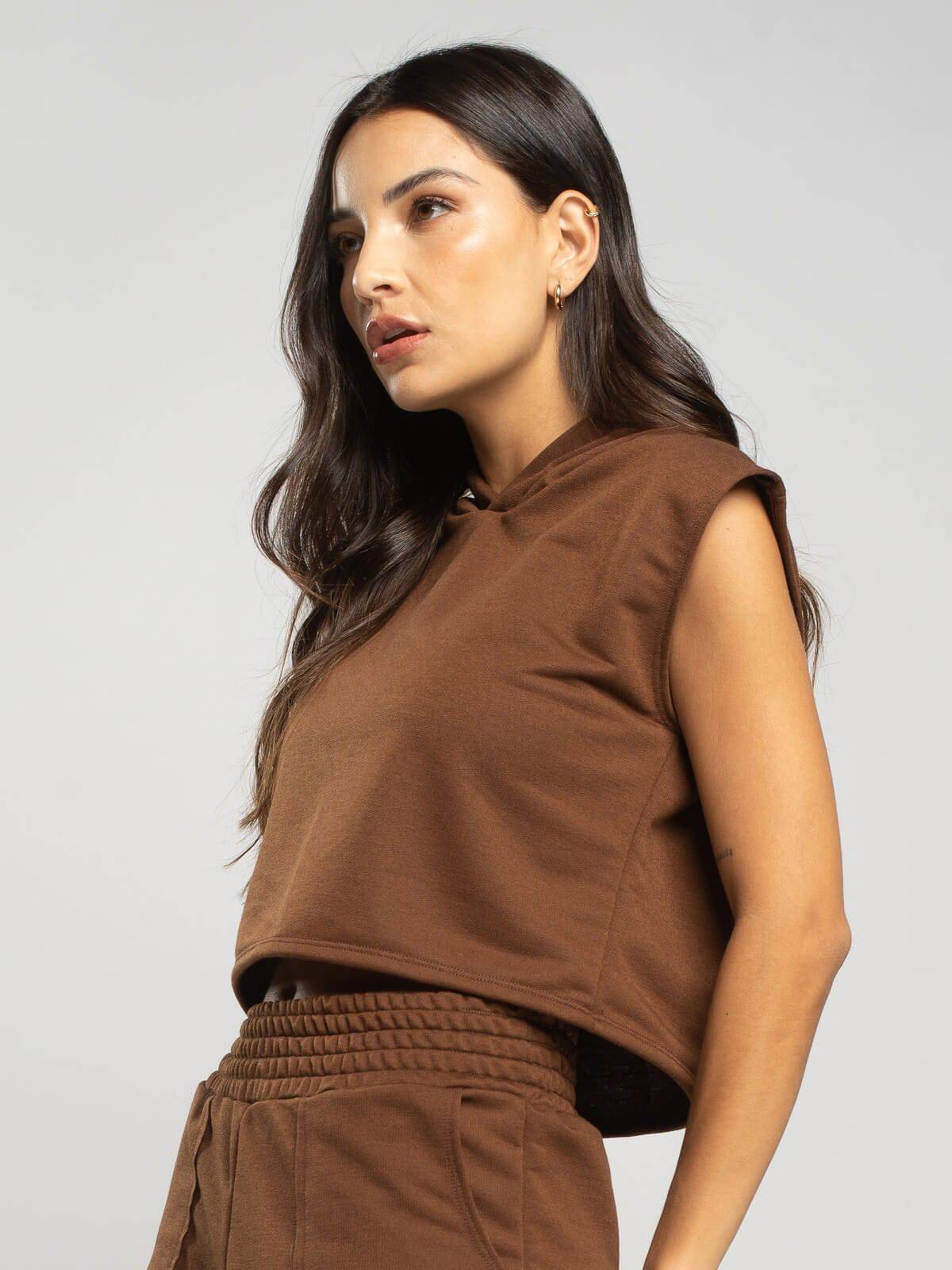 Cropped Regata Com Capuz Marrom - Vicbela