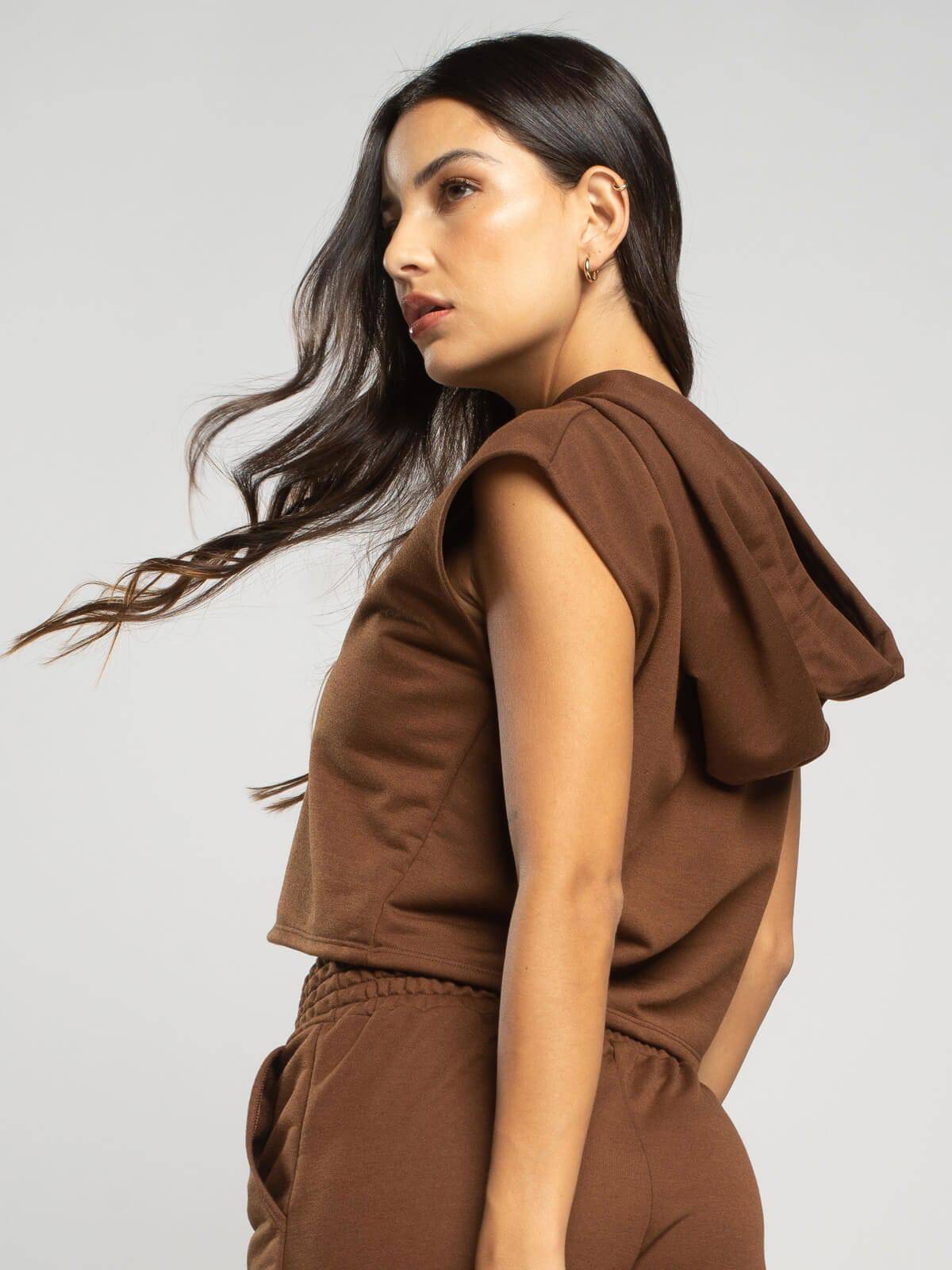 Cropped Regata Com Capuz Marrom - Vicbela