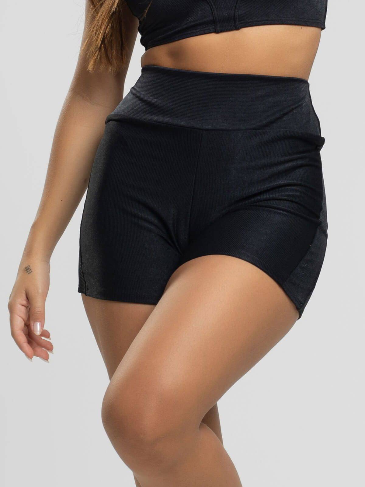 Short Curto Fitness Recortes Suplex Wonder Preto - Vicbela