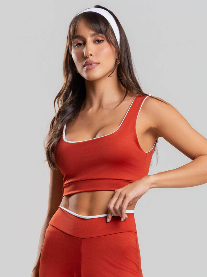 Top Regata Bicolor Suplex Terracota em visual frontal com caimento ajustado e moderno