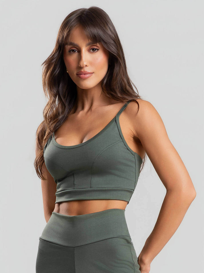 Top Recortado Fitness Suplex Verde da VicBela em visual frontal para look fitness estiloso