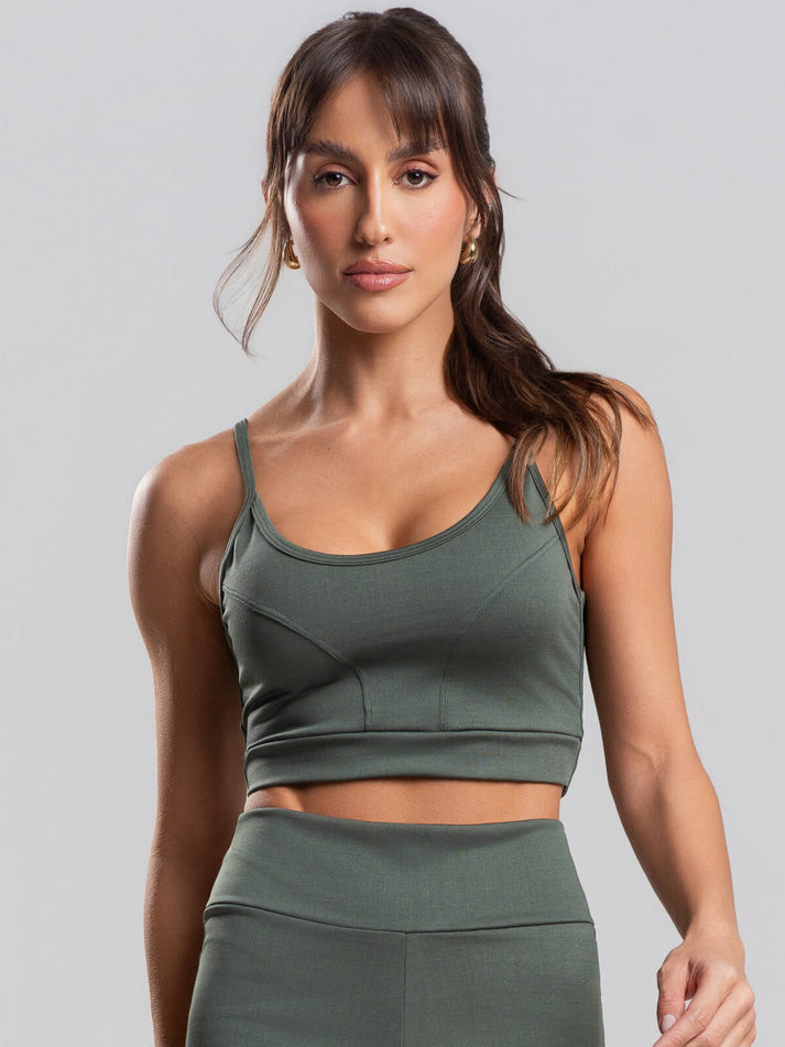Top Recortado Fitness Suplex Verde da VicBela para composições que alongam a silhueta