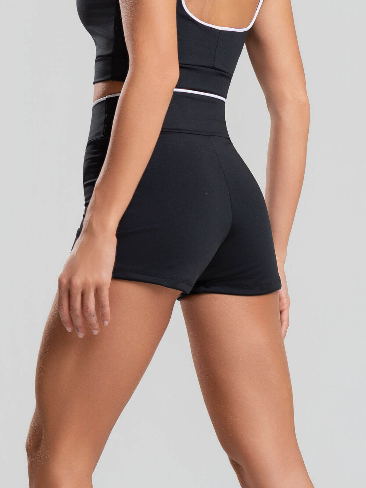 Short Curto Bicolor Suplex Preto - Vicbela