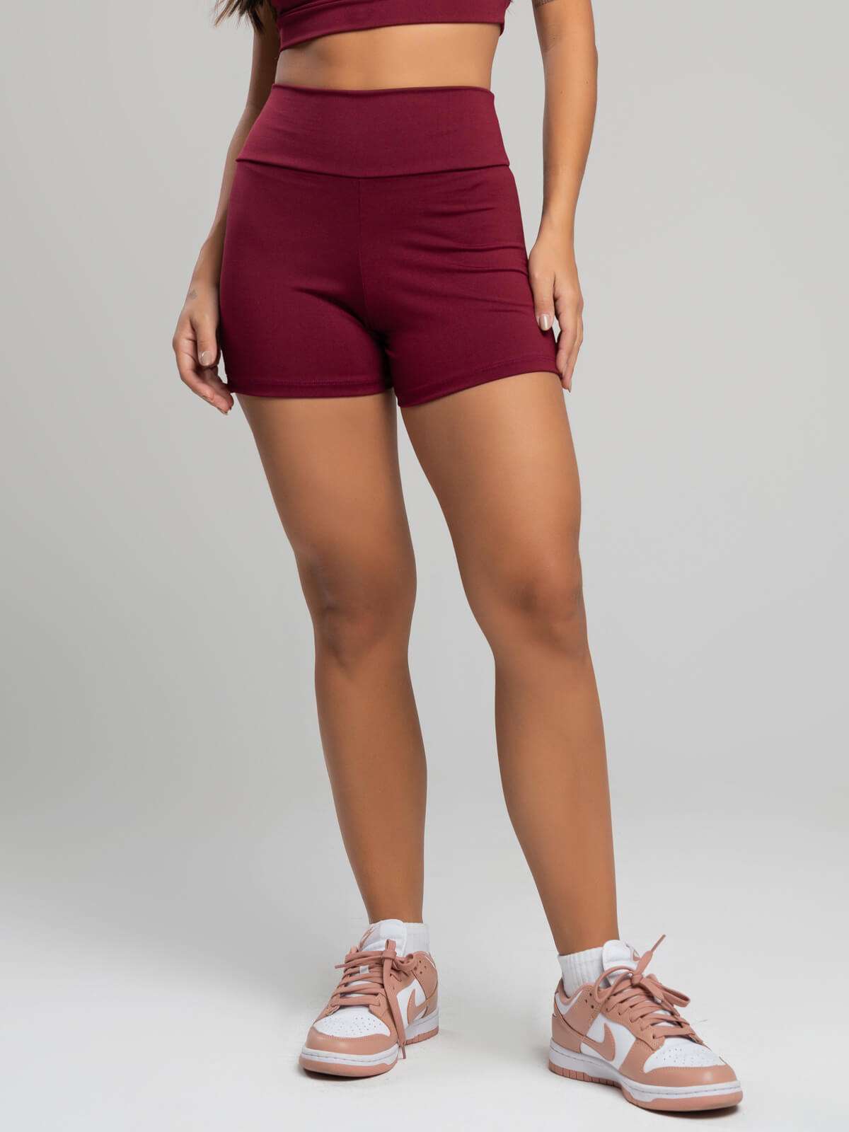 Short Curto Suplex Cintura Alta Vinho - Vicbela