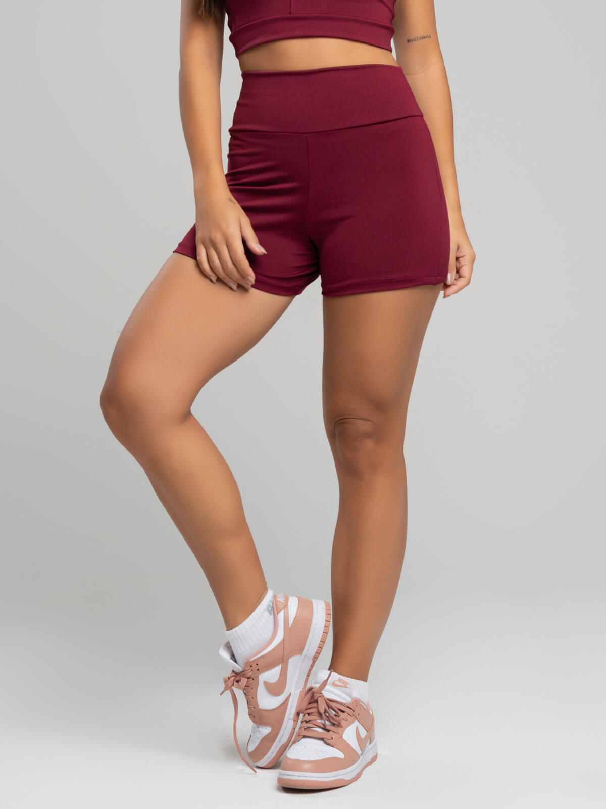 Short Curto Suplex Cintura Alta Vinho - Vicbela