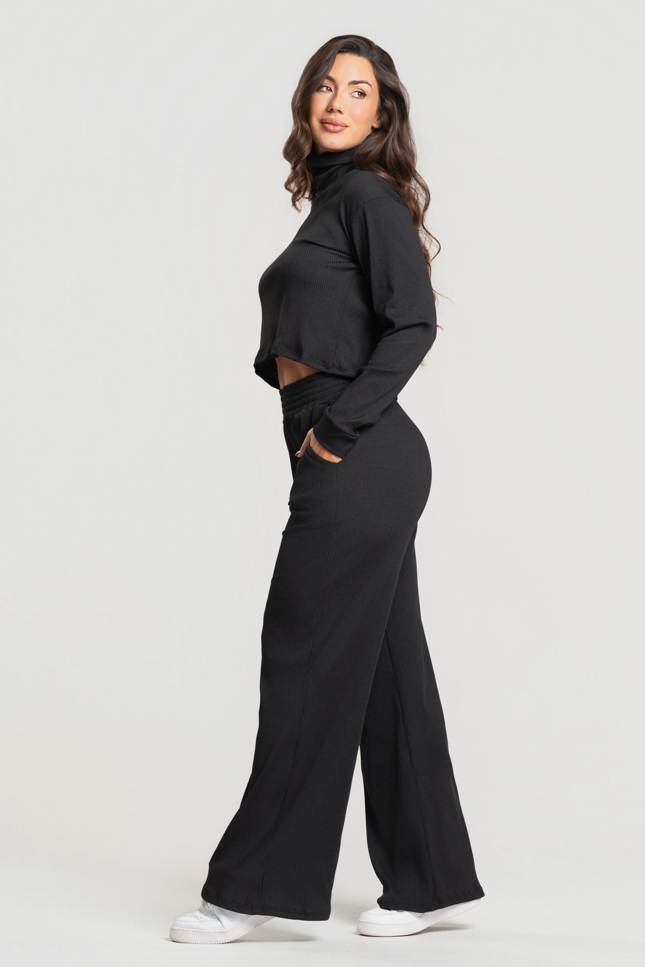 Conjunto Canelado Calça Pantalona + Blusa Golão Manga Longa Preto - Vicbela