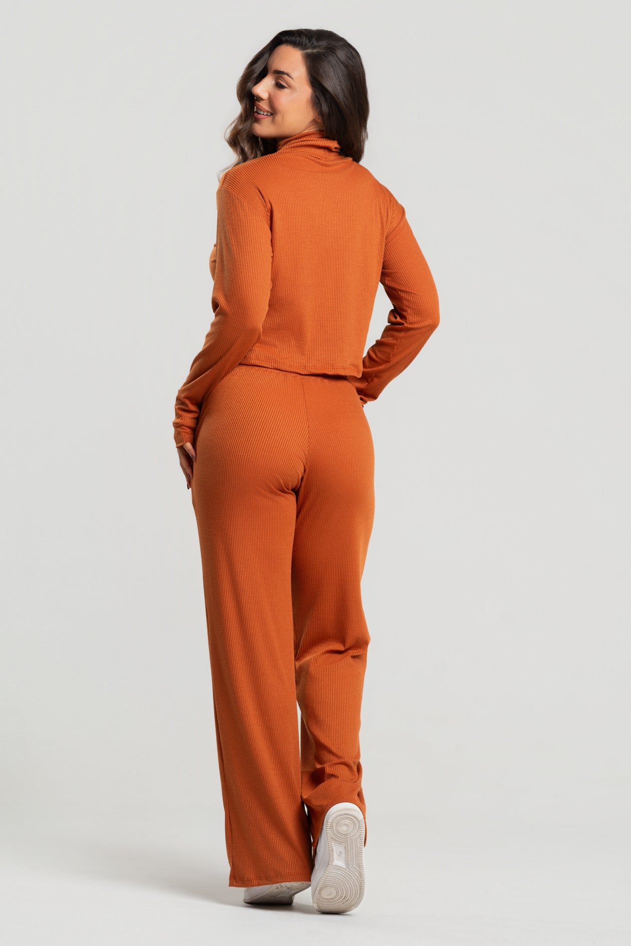 Conjunto Canelado Calça Pantalona + Blusa Golão Manga Longa Terra - Vicbela