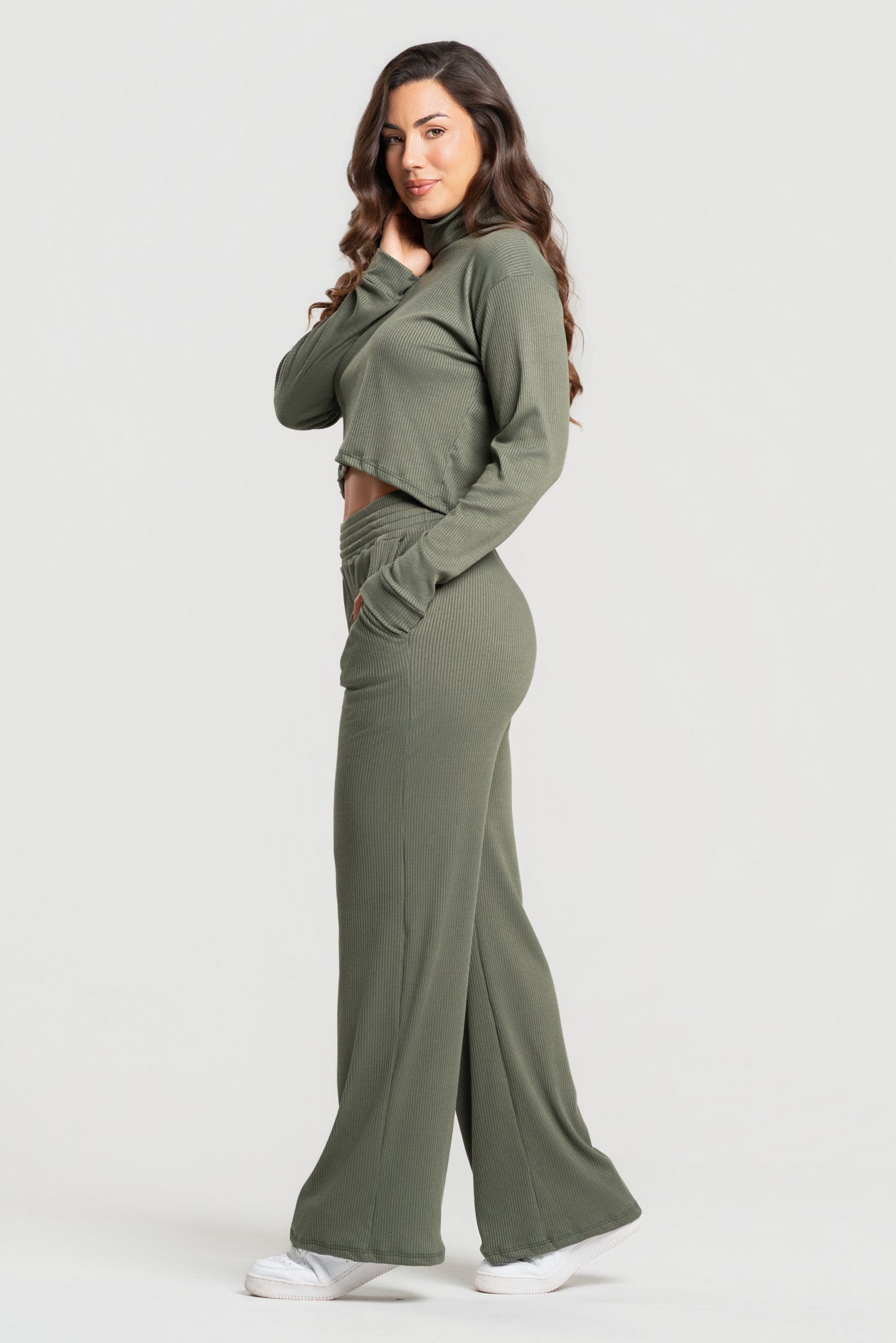 Conjunto Canelado Calça Pantalona + Blusa Golão Manga Longa Verde Militar - Vicbela