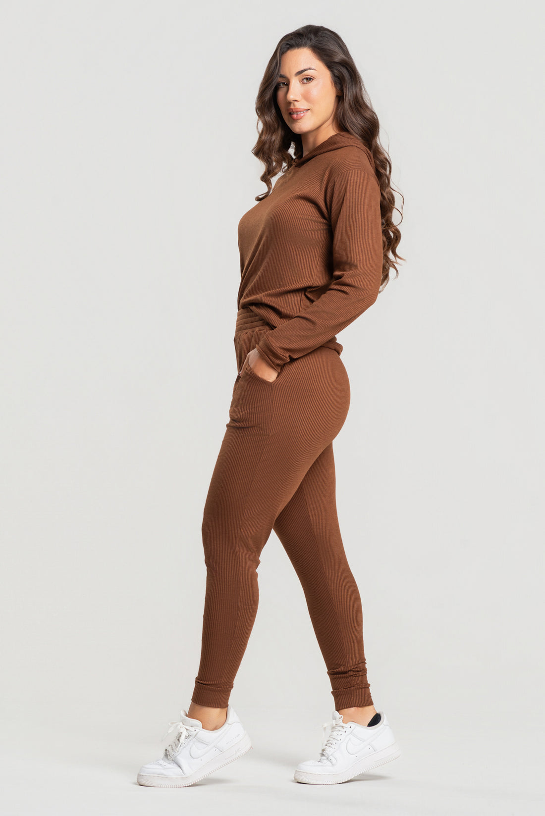 Conjunto Canelado Calça Jogger + Blusa com Capuz Manga Longa Marrom - Vicbela