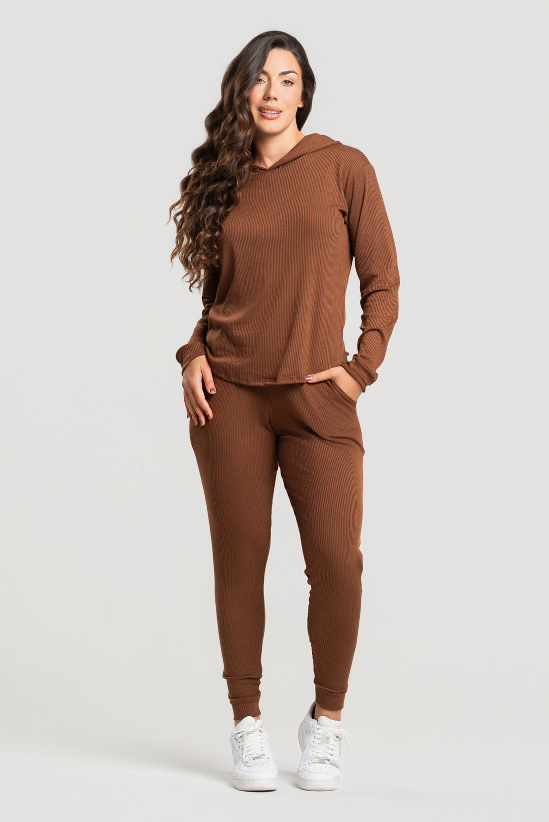 Conjunto Canelado Calça Jogger + Blusa com Capuz Manga Longa Marrom - Vicbela