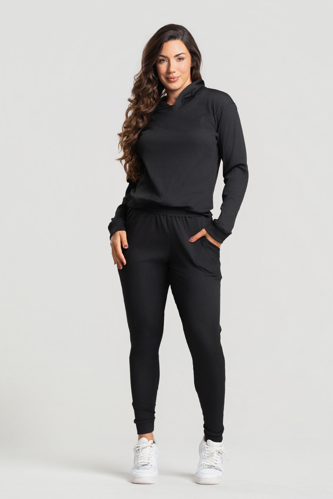 Conjunto Canelado Calça Jogger + Blusa com Capuz Manga Longa Preto - Vicbela