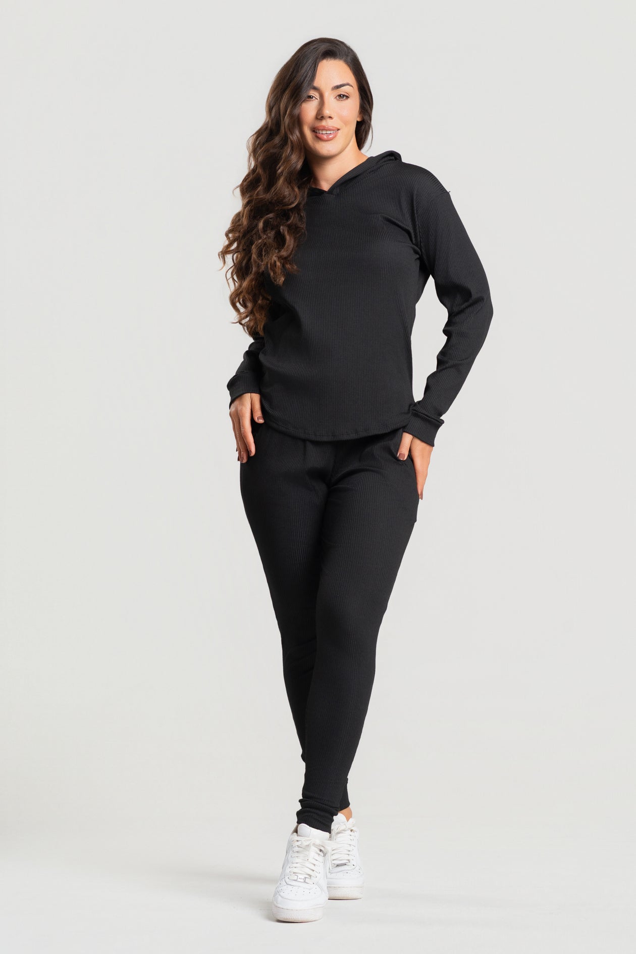 Conjunto Canelado Calça Jogger + Blusa com Capuz Manga Longa Preto - Vicbela