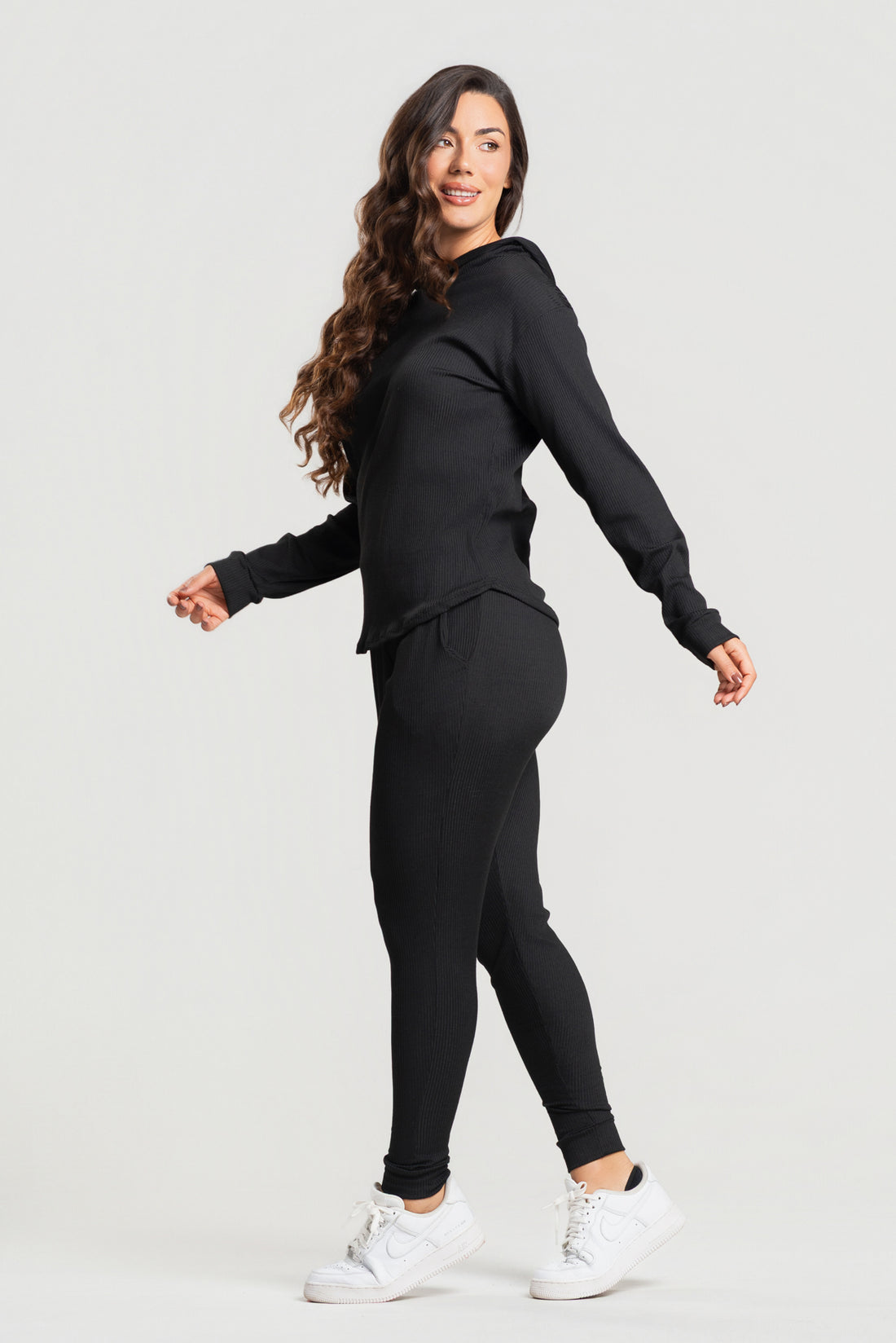 Conjunto Canelado Calça Jogger + Blusa com Capuz Manga Longa Preto - Vicbela