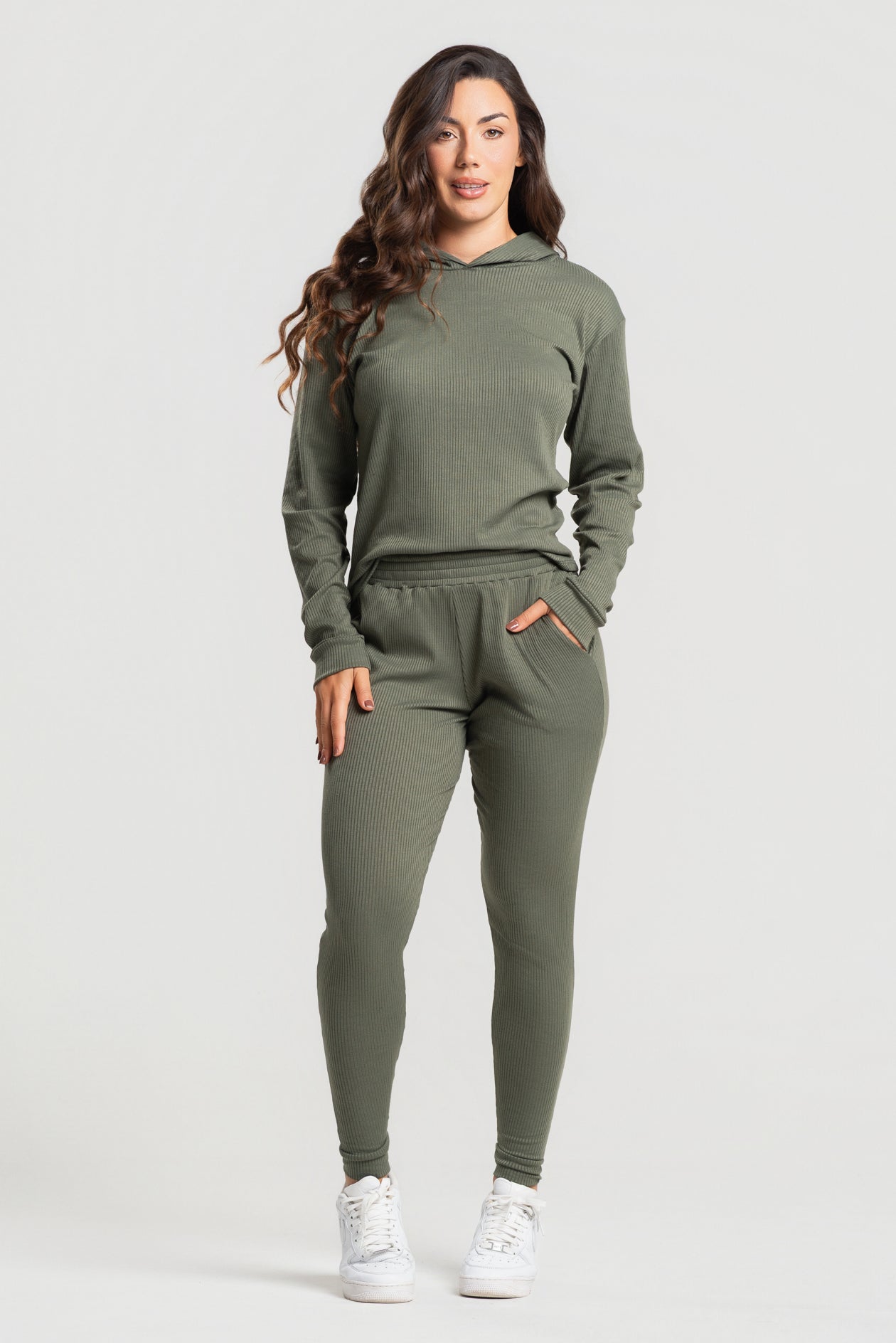 Conjunto Canelado Calça Jogger + Blusa com Capuz Manga Longa Verde Militar - Vicbela