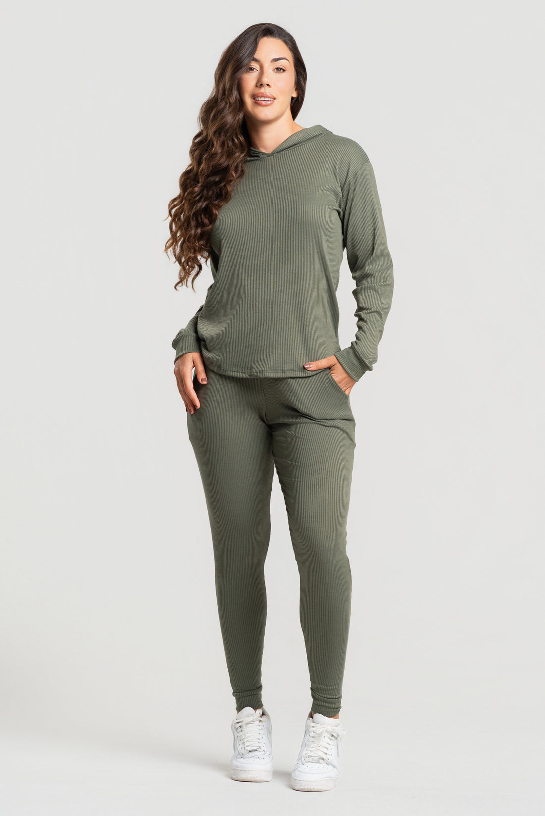 Conjunto Canelado Calça Jogger + Blusa com Capuz Manga Longa Verde Militar - Vicbela