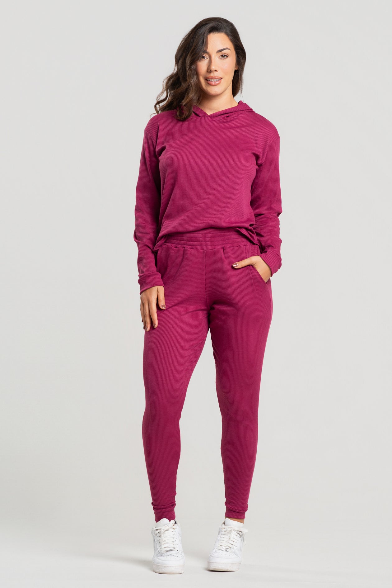 Conjunto Canelado Calça Jogger + Blusa com Capuz Manga Longa Vinho - Vicbela