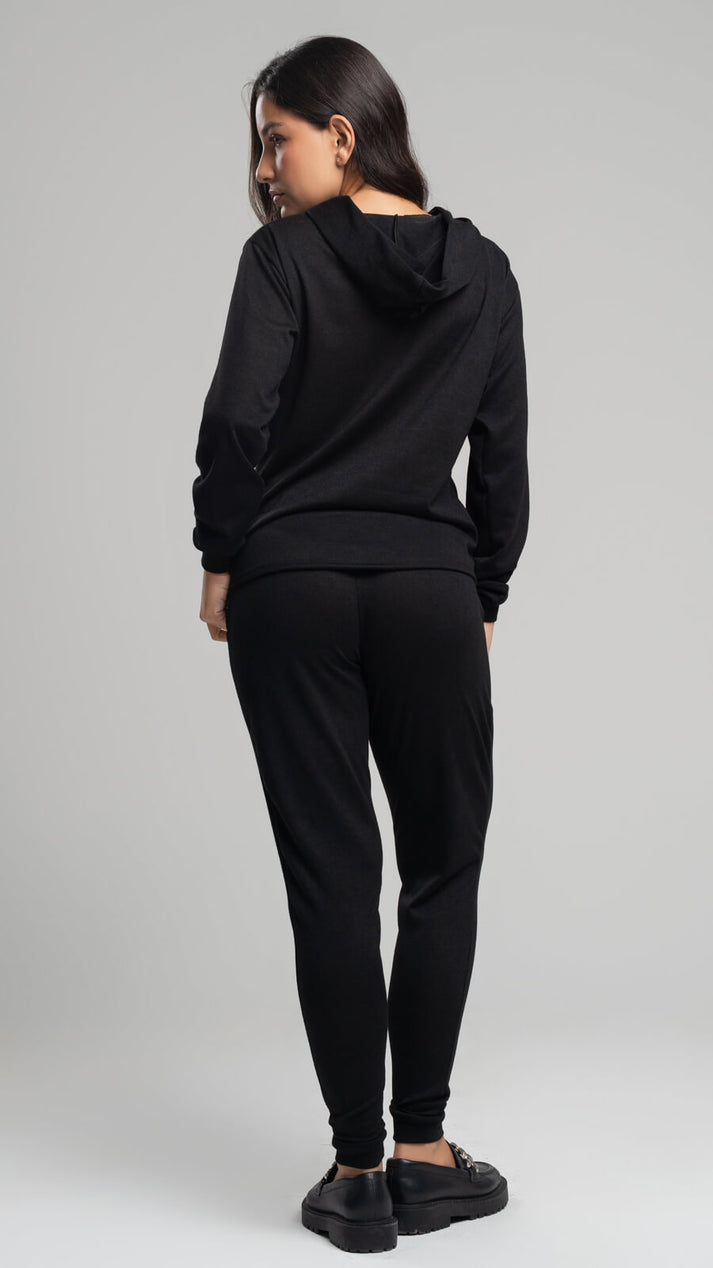 Conjunto Lanzinha Calça Skinny + Blusa Capuz Preto - Detalhe do capuz e manga