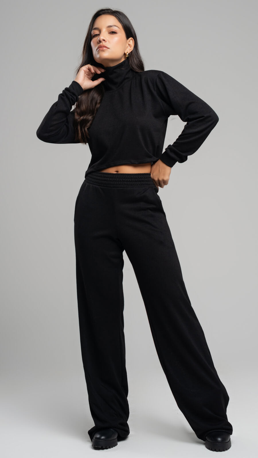 Conjunto Lanzinha Calça Pantalona + Blusa Golão Preto - Vicbela