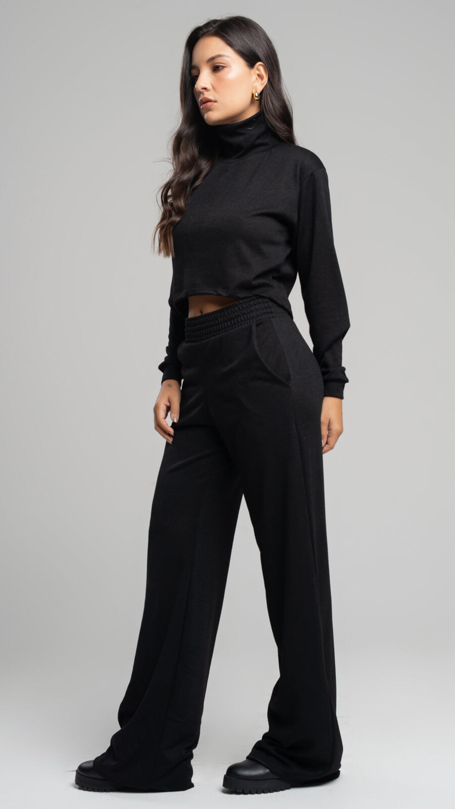 Conjunto Lanzinha Calça Pantalona + Blusa Golão Preto - Vicbela