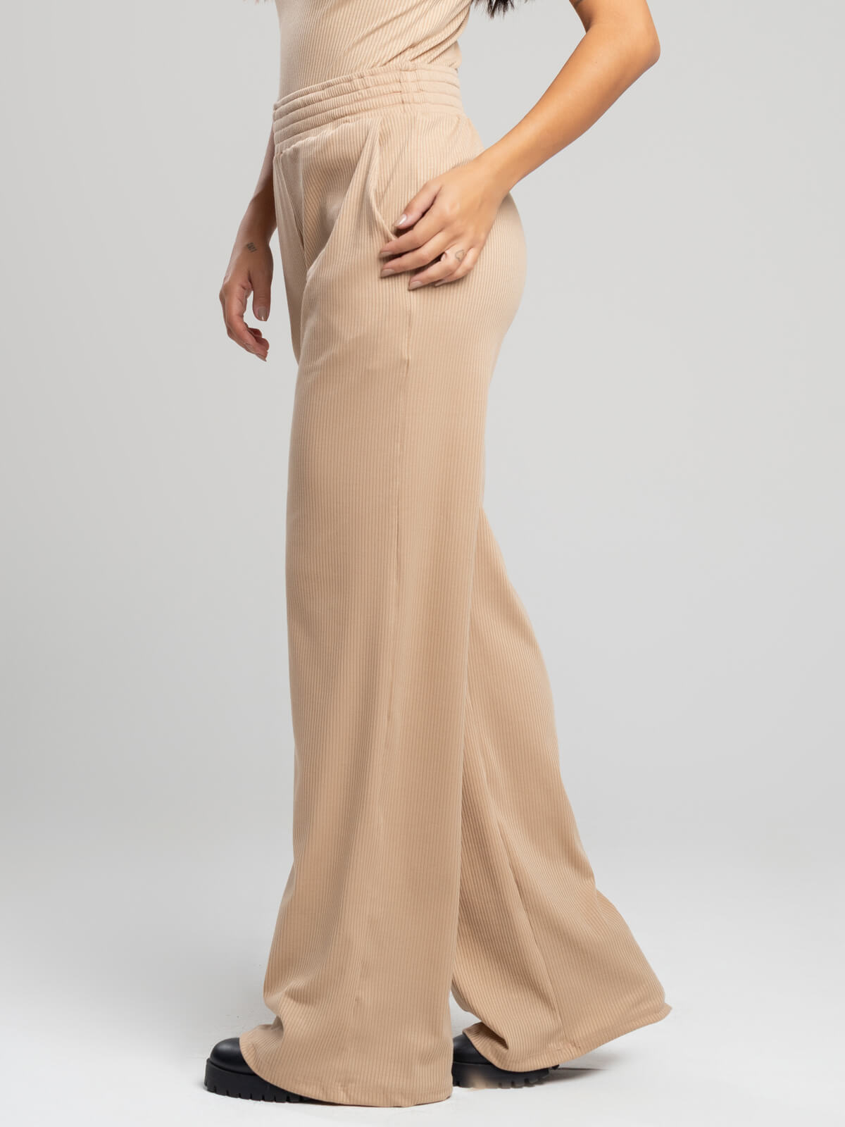 Calça Pantalona Wide Leg Canelada Bege - Vicbela