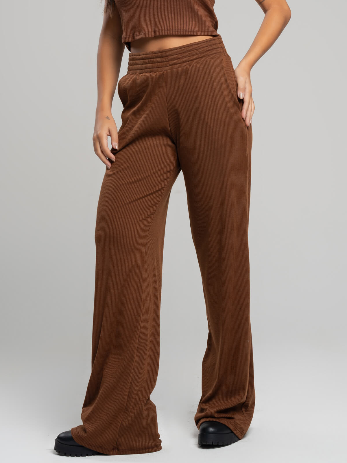 Calça Pantalona Wide Leg Canelada Marrom - Vicbela