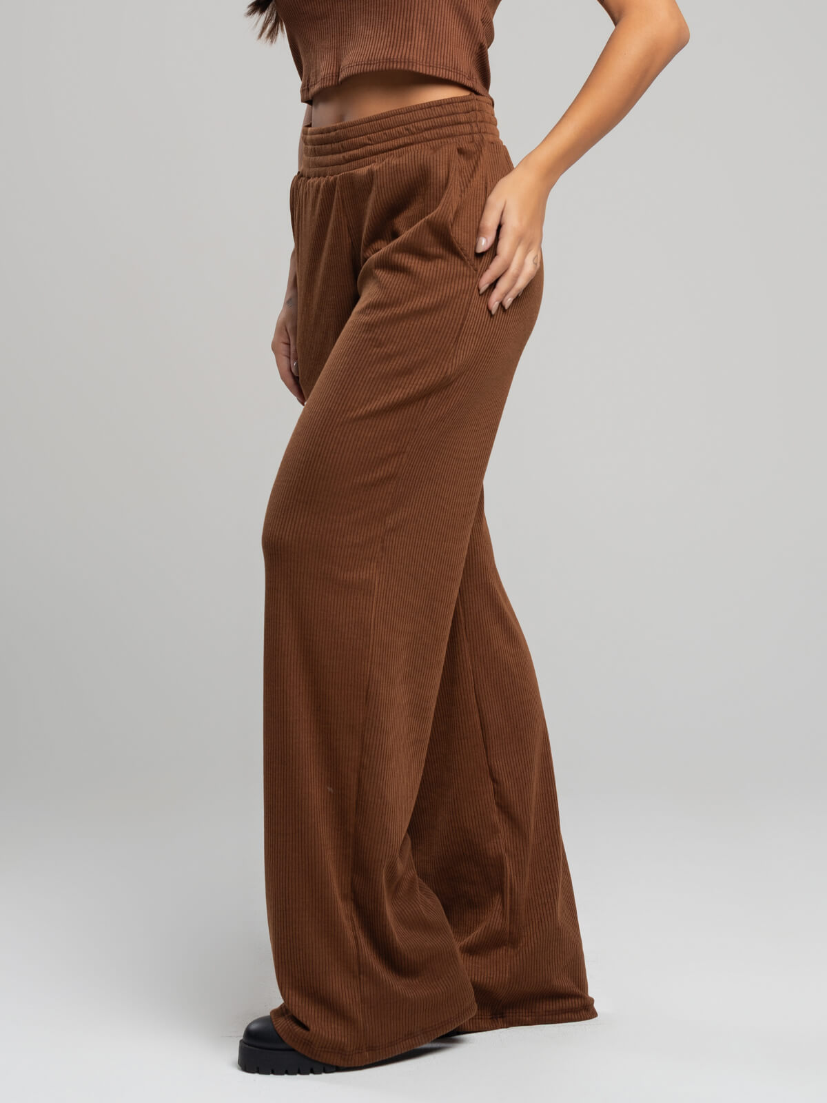 Calça Pantalona Wide Leg Canelada Marrom - Vicbela