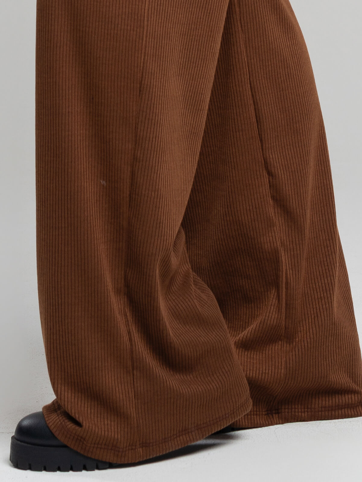 Calça Pantalona Wide Leg Canelada Marrom - Vicbela