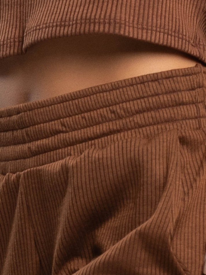 Caimento elegante Calça Pantalona Wide Leg Canelada Marrom VicBela