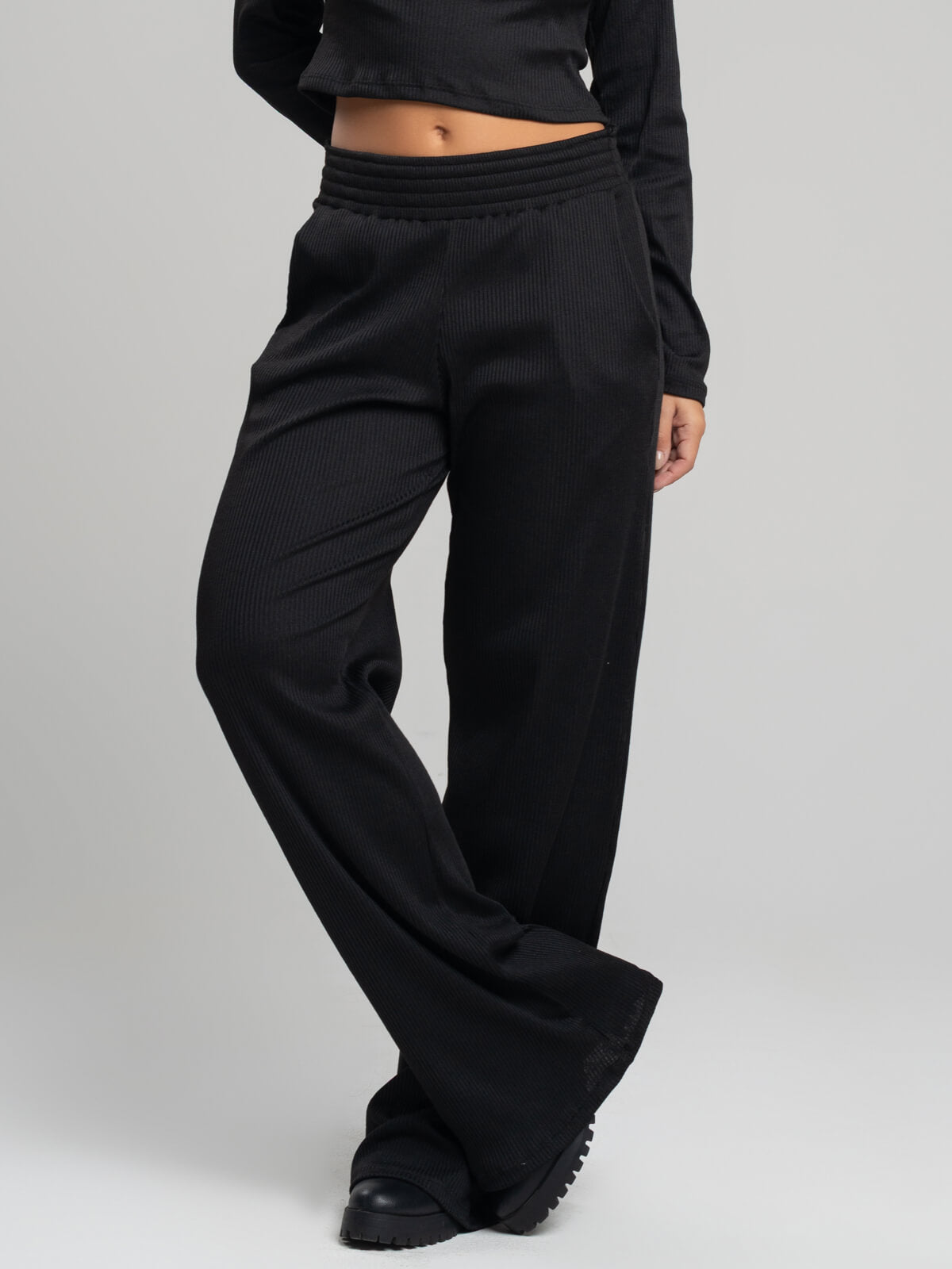 Calça Pantalona Wide Leg Canelada Preto - Vicbela