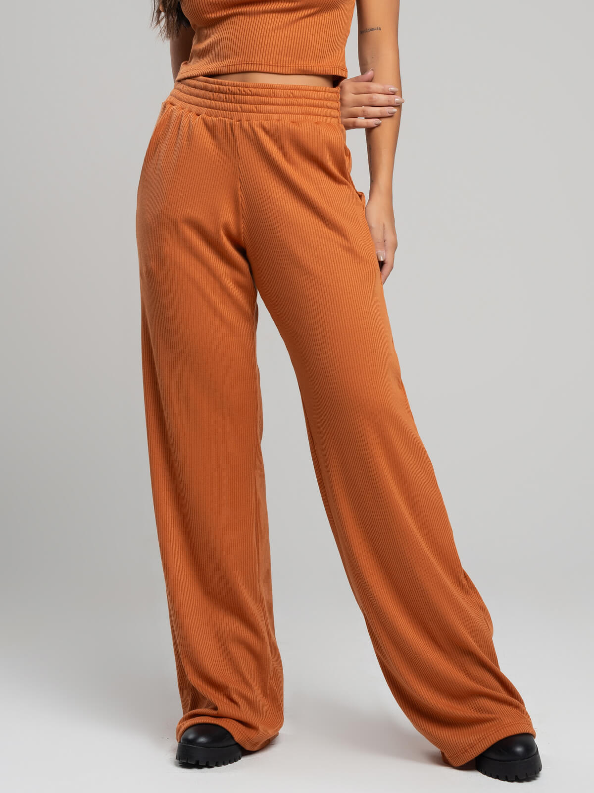 Calça Pantalona Wide Leg Canelada Terra - Vicbela