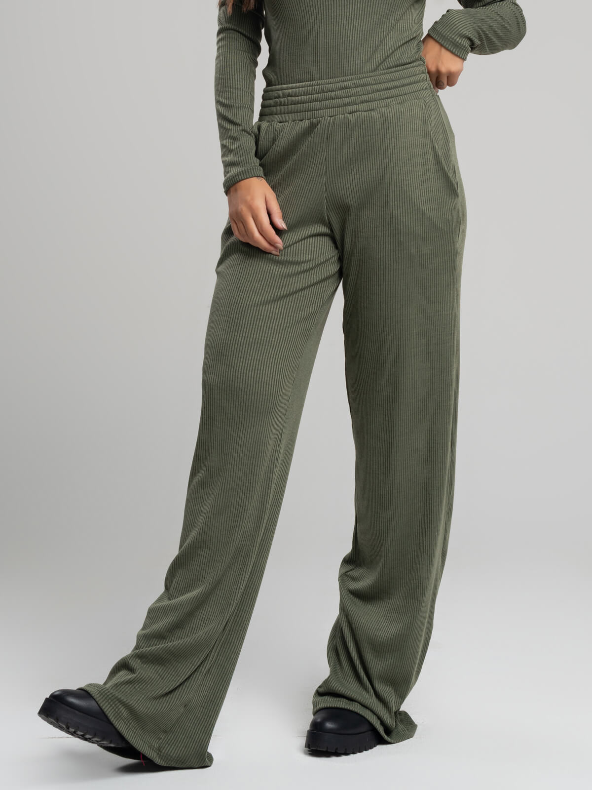 Calça Pantalona Wide Leg Canelada Verde Militar - Vicbela