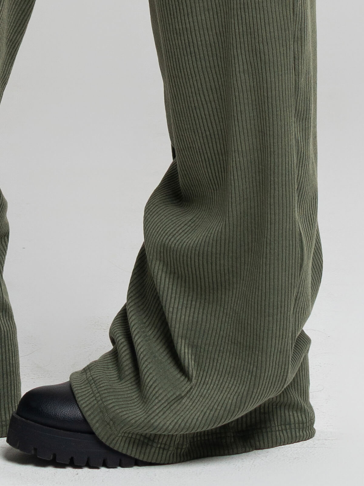 Calça Pantalona Wide Leg Canelada Verde Militar - Vicbela