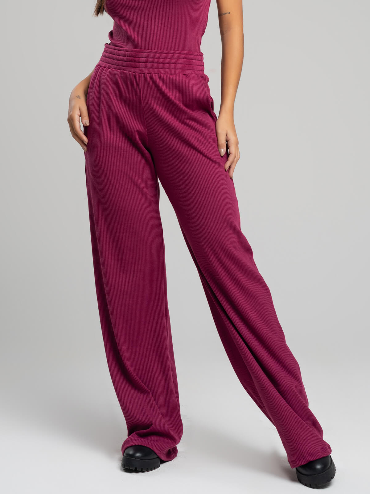 Calça Pantalona Wide Leg Canelada Vinho - Vicbela