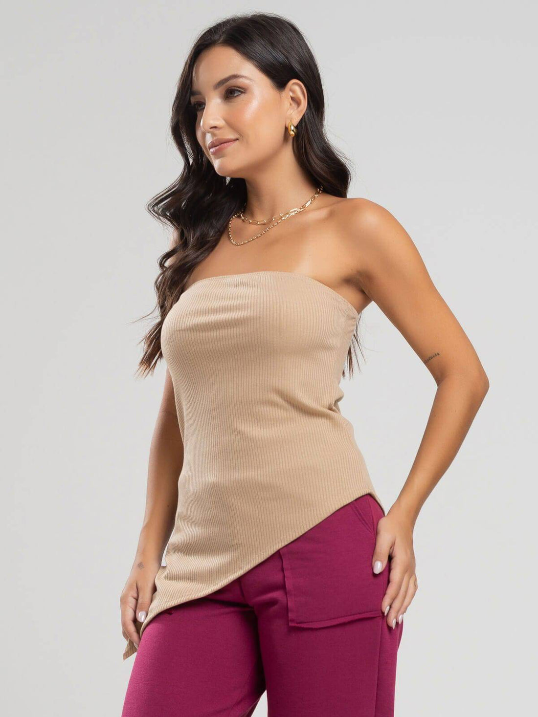 Blusa Assimétrica Tomara que Caia Bege - Vicbela