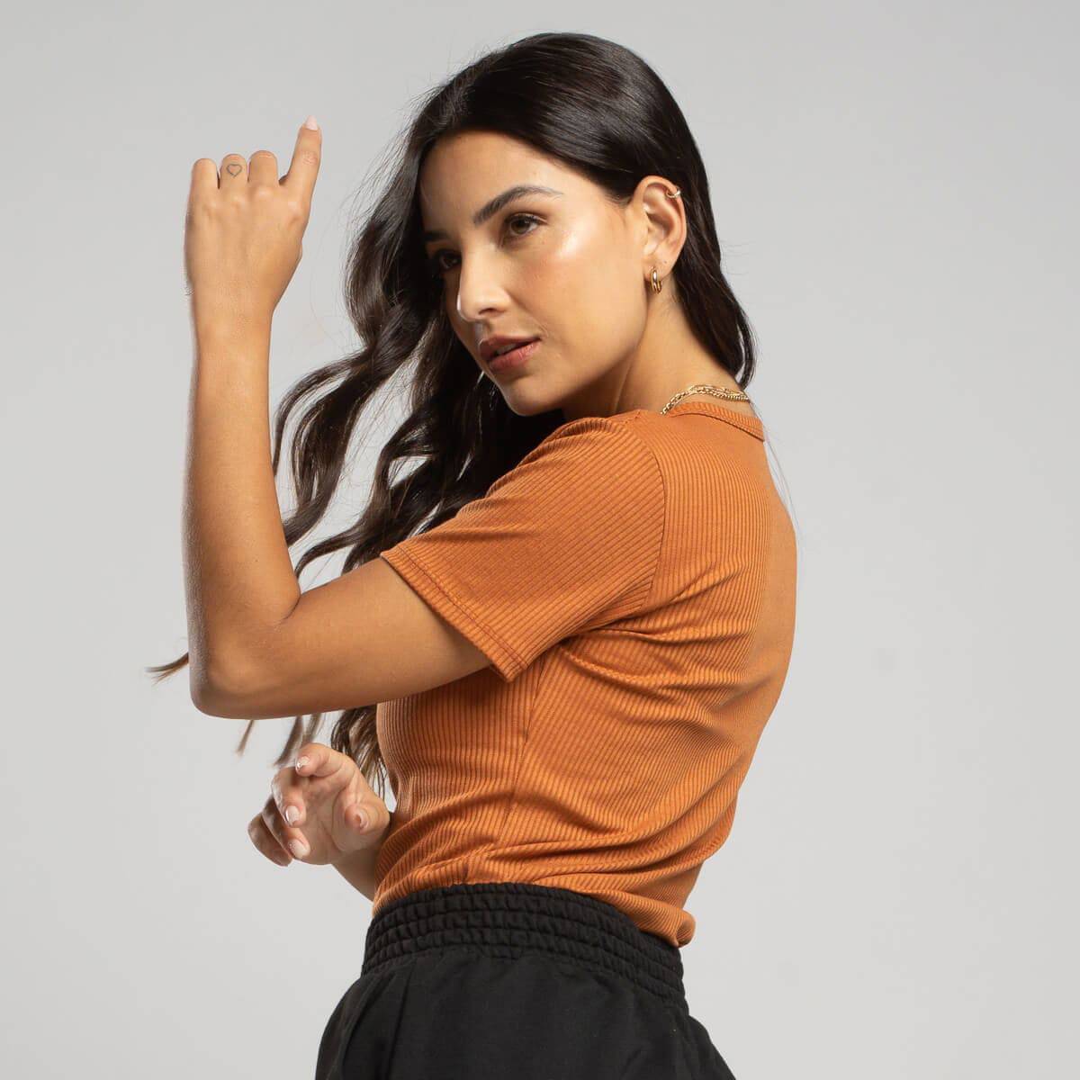 Blusa Manga Curta Canelada Terracota - Vicbela