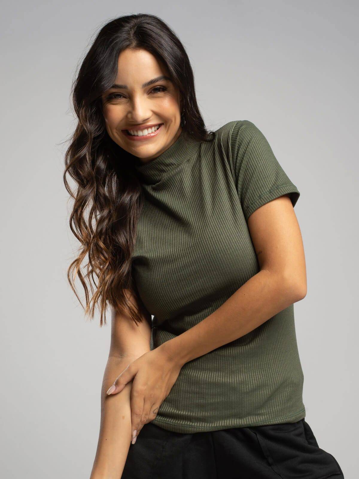 Blusa Manga Curta Gola Alta Canelada Verde - Vicbela