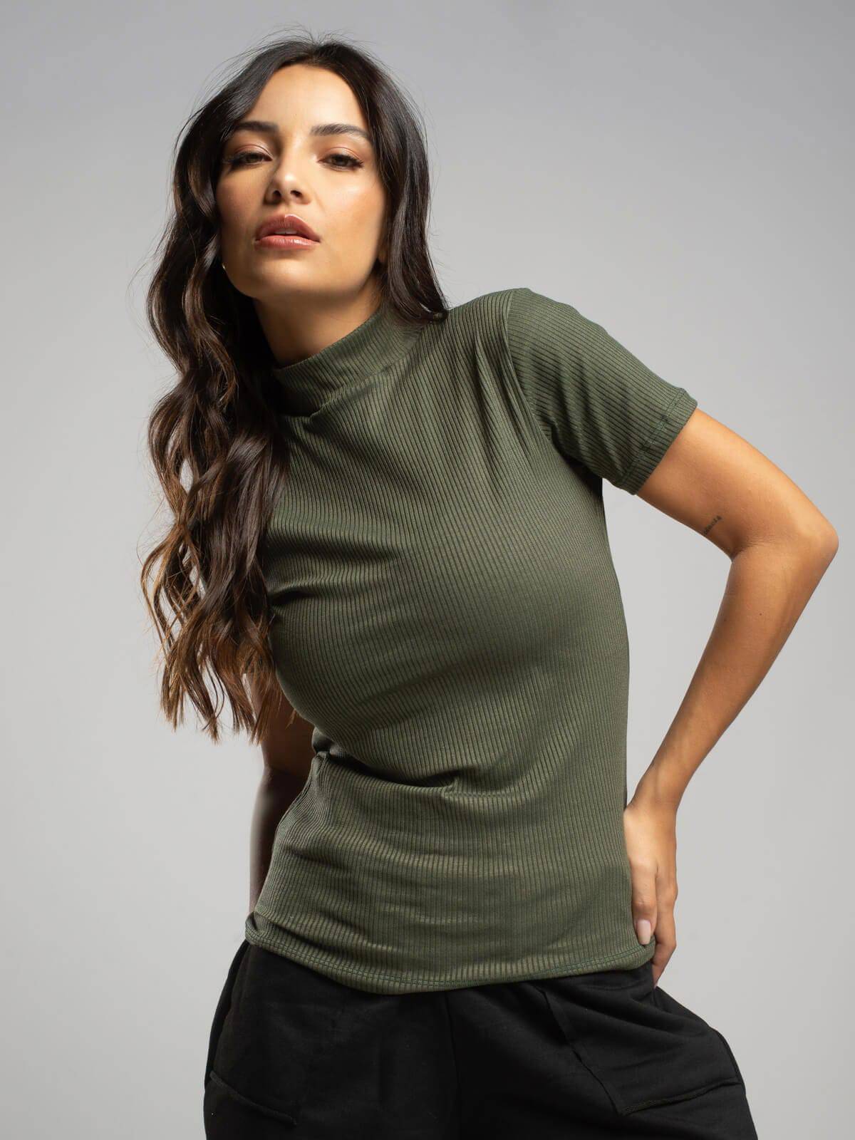 Blusa Manga Curta Gola Alta Canelada Verde - Vicbela