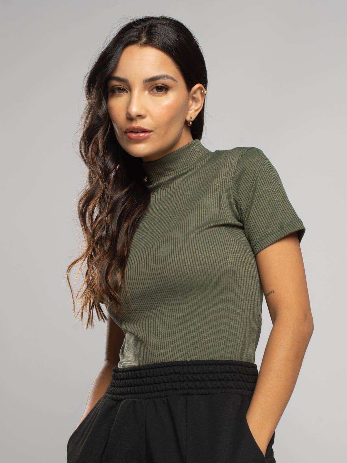 Blusa Manga Curta Gola Alta Canelada Verde - Vicbela
